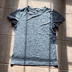 Gray under armour t shirt !